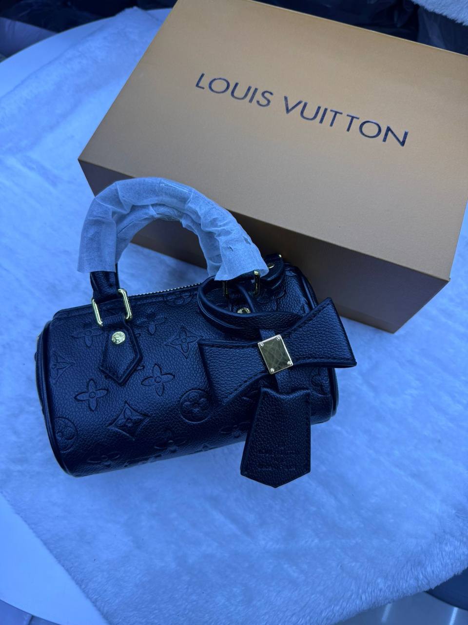 LV

with box
🎁🎁🎁

Size 16:cm
90 dhs✅

Zain114
♥️♥️♥️