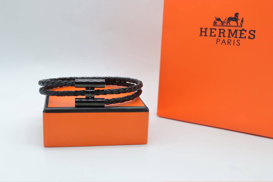 Bracelet
Hermes
60 dhs🇦🇪🇦🇪

Zain33
♥️♥️♥️