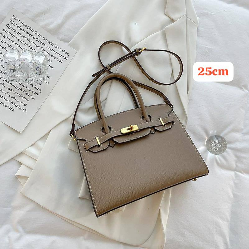 Hermes
Good quality 
with box 
🎁🎁🎁

110 dhs🪙🌨️

Zain158
♥️♥️♥️