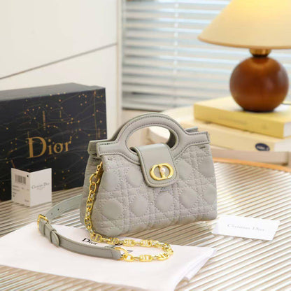 💎  Dior Jolie
1⃣️ First quality +🎁
Size : 19 * 13.5 cm
110 dhs🇦🇪

with box
🎁🎁🎁

Zain115
♥️♥️♥️