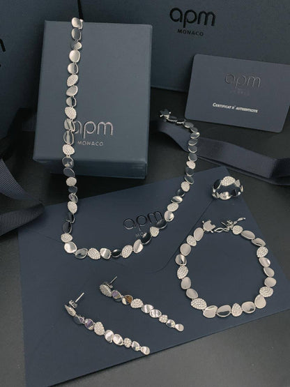 SET APM
MASTER💥💫✨
280 DHS🇦🇪🇦🇪
NECKLACE BRACELET EARRINGS RING
WITH GOOD BOX AND PAPER BAG🛍️🎁

Zain89
♥️♥️♥️