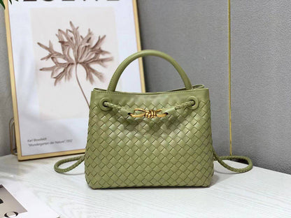 Bottega veneta  

with box 
🎁🎁🎁

100 dhs❤️

Zain177
♥️♥️♥️