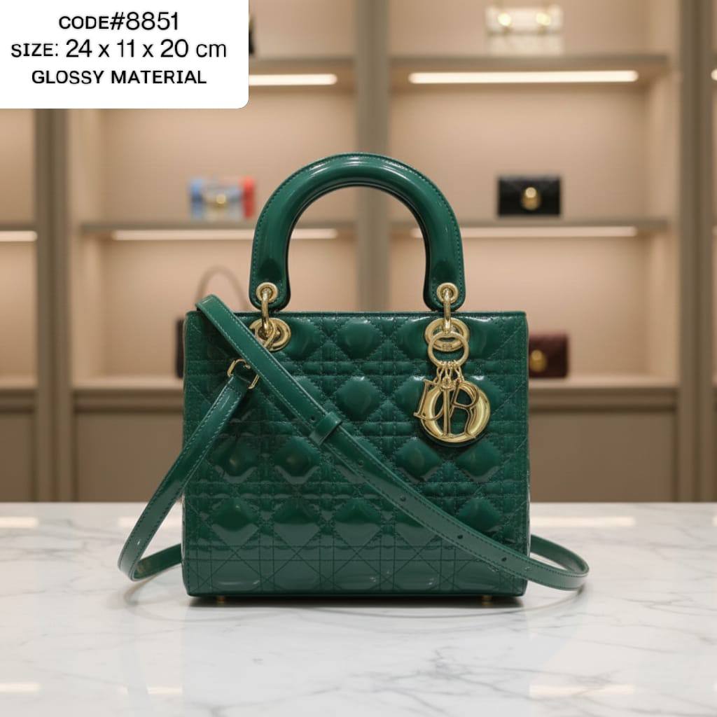 CHRISTIAN LADY DIOR
ɢʟᴏssʏ ᴍᴀᴛᴇʀɪᴀʟ
ɢᴏʟᴅ ʜᴀʀᴅᴡᴀʀᴇ
ᴡɪᴛʜ sʟɪᴍ ʟᴏɴɢ sᴛʀᴀᴘ
sɪᴢᴇ: 24 cm
ᴡɪᴛʜ BOX
🎁🎁🎁

115 dhs❣️

Zain31
♥️♥️♥️