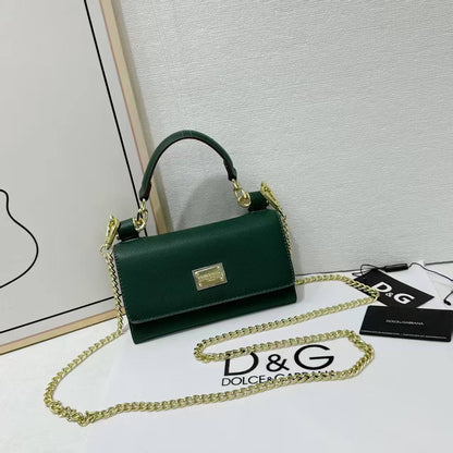 D&G
Best quality with box
100 dhs💓
size 19CM

Zain290
♥️♥️♥️