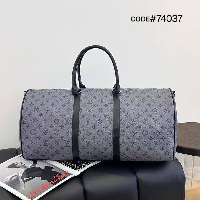 LV / GUCCI
TRAVELLING BAG
ᴄᴀɴᴠᴀss ᴍᴀᴛᴇʀɪᴀʟ
sɪᴢᴇ : 55 cm

70 dhs✅

Zain31
♥️♥️♥️