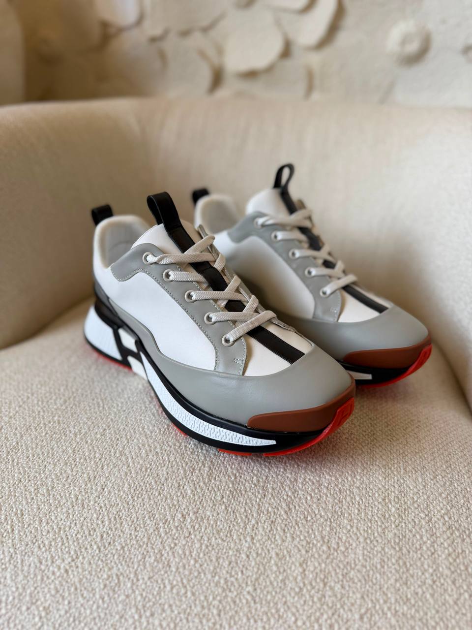 HERMES 🪼
*bouncing sneaker*
*TOP QUALITY*
*size: 40 to 46*
550 dhs💛

Zain185
♥️♥️♥️