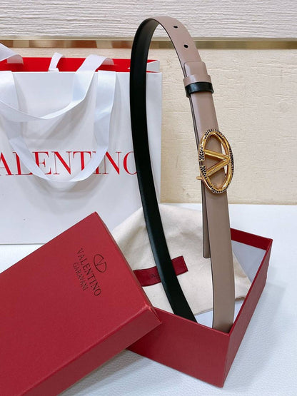 Valentino
*💕2.cm💕*
💞*Master quality*💞
280 dhs🪙🌺

Zain164
♥️♥️♥️