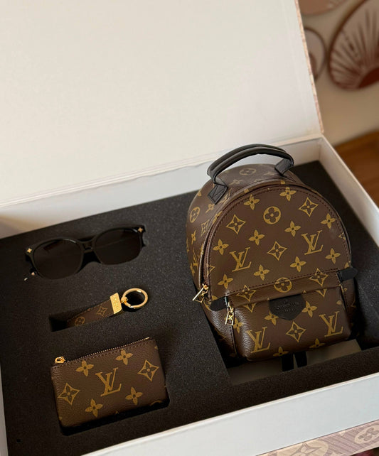 New Collection✨✨✨
LV BACKPACK
17cm
450 dhs✅
*FULL SET(GIFT BOX)*😍😍
*MASTER QUALITY*
With box

Zain167
♥️♥️♥️