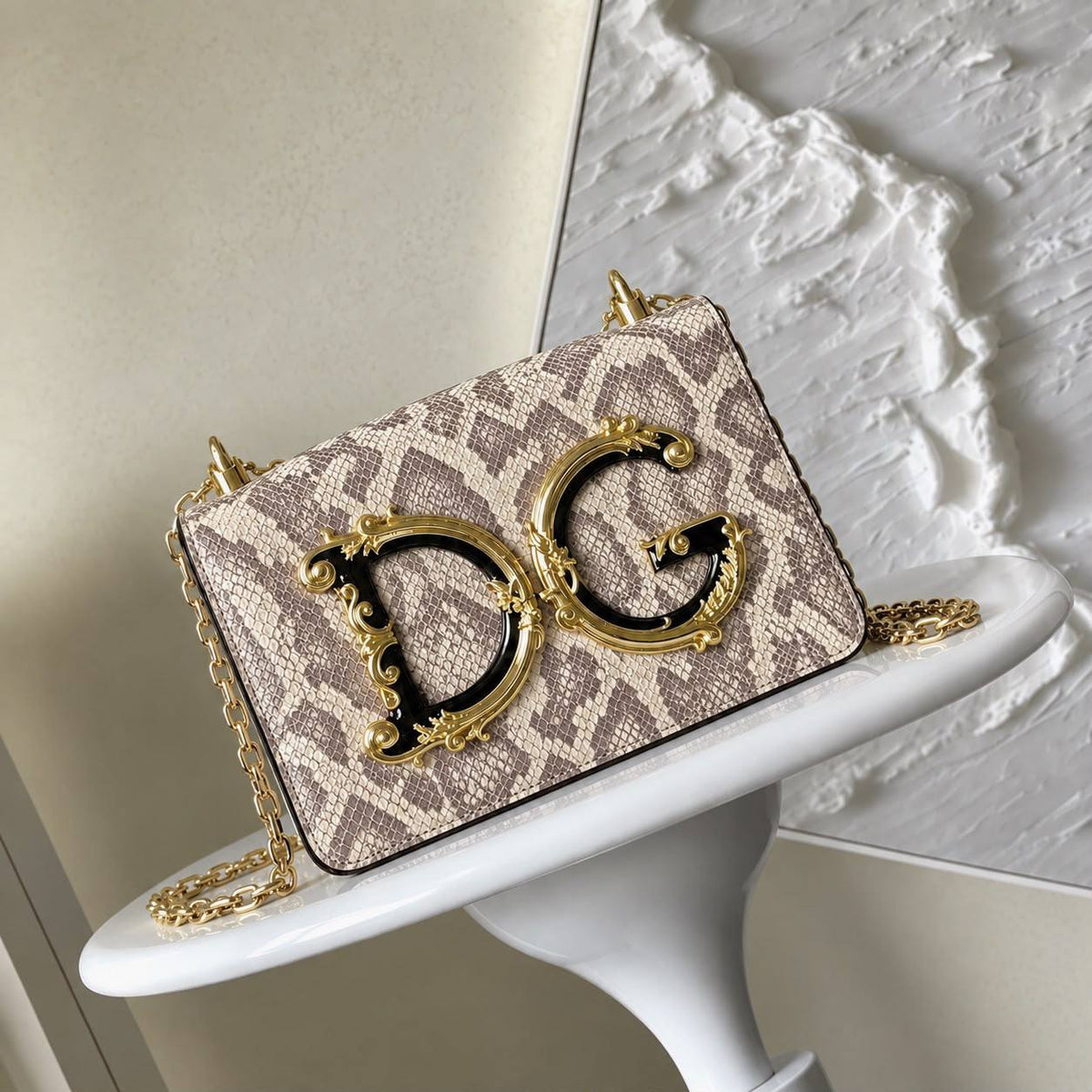 Dolce&Gabbana 

new came 

high quality 

with box 

 115 dhs🇦🇪🇦🇪

Zain39
♥️♥️♥️