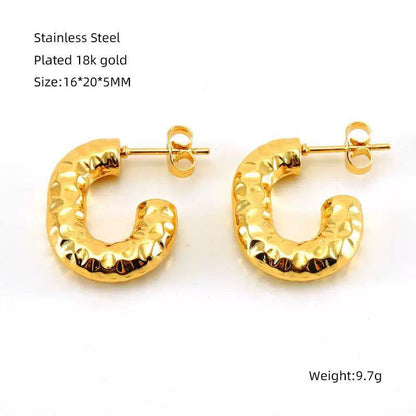 New arrival 
Stainless steel with 18k gold plated earrings 
Non tarnish 
20 dhs🪙🌨️

Zain242
♥️♥️♥️
