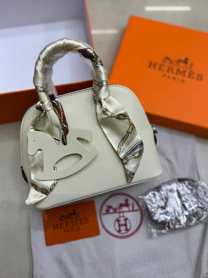 Hermes Bolide 

1⃣️ First quality +🎁

Size: 19 * 14 cm

Withbox
85 dhs🇦🇪🇦🇪

Zain115
♥️♥️♥️