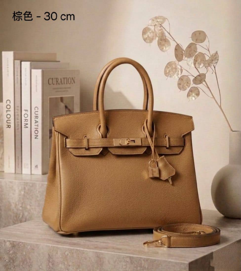 HERMES

 ʙɪʀᴋɪɴ SOFT ʟᴇᴀᴛʜᴇʀ ɢᴏʟᴅ ʜᴀʀᴅᴡᴀʀᴇ ᴡɪᴛʜ ʟᴏɴɢ ʙᴇʟᴛ sᴛʀᴀᴘ 

sɪᴢᴇ : 30 cm
ɢᴏᴏᴅ ǫᴜᴀʟɪᴛʏ ᴍᴀᴛᴇʀɪᴀʟ 

115 dhs🇦🇪🇦🇪

Zain31
♥️♥️♥️
