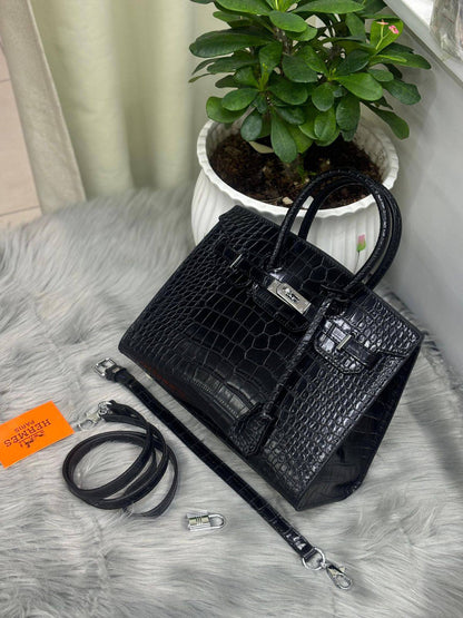HERMES
SIZE  ……… 25CM 🥰🥰🥰
105 dhs🪙🌨️

Zain244
♥️♥️♥️