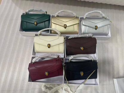 Bvlgari
110 dhs💓
with box
🎁🎁🎁

size 19×5×10cm

Zain213
♥️♥️♥️