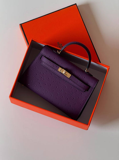 Hermes minikelly ostrich 21cm💕master quality😍with box❤️
350 dhs🪙💕

Zain52
♥️♥️♥️