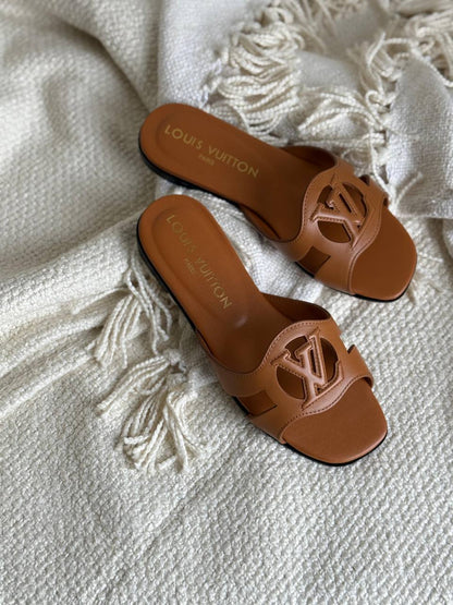 LV
AAA Quality
Size 36 to 41
450 dhs✅

Zain288
♥️♥️♥️