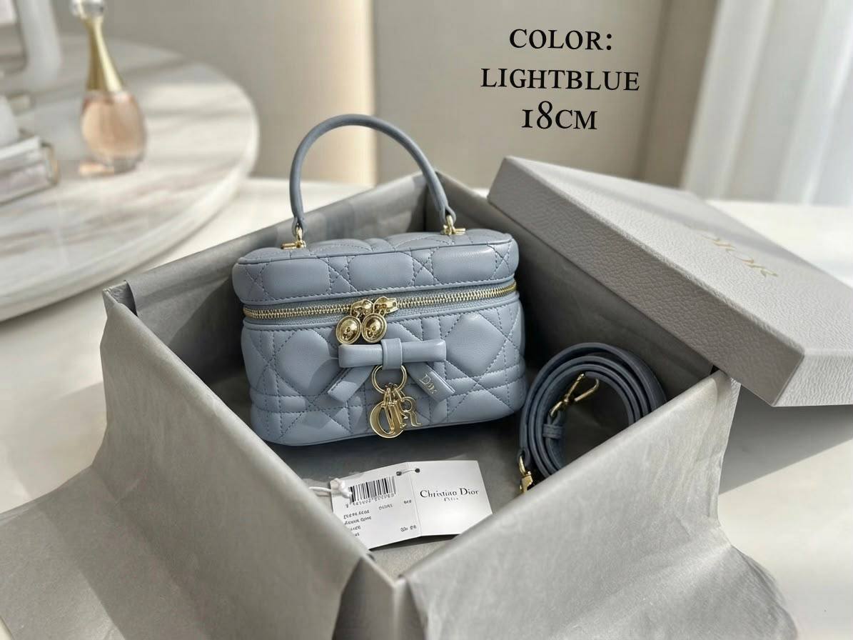 Dior ᴠᴀɴɪᴛʏ ᴛᴏᴘ ʜᴀɴᴅʟᴇ
ʀᴇᴍᴏᴠᴀʙʟᴇ sᴛʀᴀᴘ
ᴅᴇᴄᴏʀᴀᴛɪᴠᴇ ʙᴏᴡ/ᴍᴇᴛᴀʟ ᴅɪᴏʀ
ᴡɪᴛʜʙᴏx
ʟᴀᴍʙsᴋɪɴ ᴍᴀᴛᴇʀɪᴀʟ
sɪᴢᴇ:18ᴄᴍ
120 dhs✅

Zain56
♥️♥️♥️