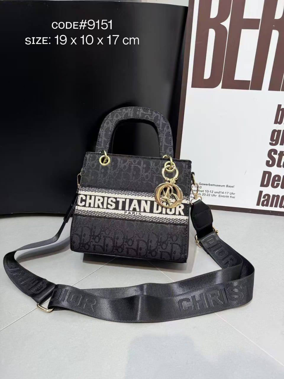 CHRISTIAN LADY DIOR
ᴄᴀɴᴠᴀs ᴍᴀᴛᴇʀɪᴀʟ
ɢᴏʟᴅ ʜᴀʀᴅᴡᴀʀᴇ
ᴡɪᴛʜ ʟᴏɴɢ ᴡᴇʙ sᴛʀᴀᴘ
sɪᴢᴇ : 19 cm

70 dhs🌺

Zain31
♥️♥️♥️