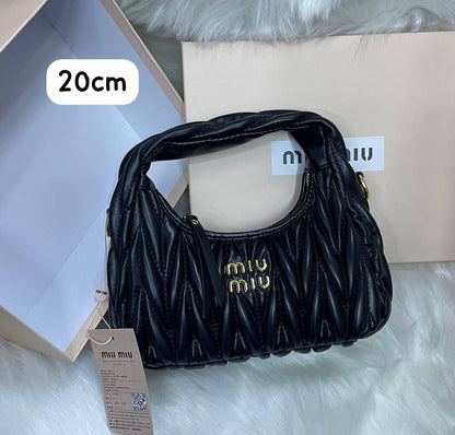 Miu Miu
95 dhs✅ 

with box
🎁🎁🎁

Zain72
♥️♥️♥️