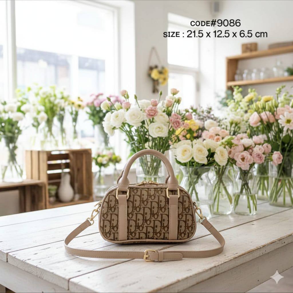 CHRISTIAN DIOR
ᴅɪᴏʀ-ᴅ-ᴠɪʙᴇ ᴇᴀsᴛ ᴡᴇsᴛ ɴᴀɴᴏ
ᴄᴀɴᴠᴀs ᴀɴᴅ ʟᴇᴀᴛʜᴇʀ ᴍᴀᴛᴇʀɪᴀʟ
ᴡɪᴛʜ ʟᴏɴɢ ʙᴇʟᴛ sᴛʀᴀᴘ
sɪᴢᴇ : 21.5 cm
ᴡɪᴛʜ BOX
🎁🎁🎁

70 dhs🪙🌺

Zain31
♥️♥️♥️