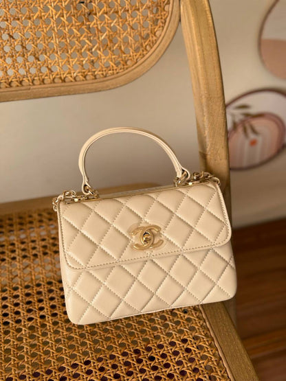 New Collection✨✨✨
CHANEL
20cm
360 dhs🇦🇪🇦🇪
*MASTER QUALITY*
With box🎁

Zain167
♥️♥️♥️