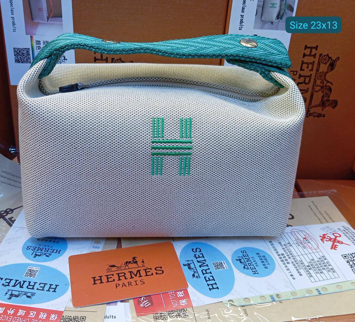 Hermes
Good quality 
with box 
🎁🎁🎁

90 dhs🪙🌨️

Zain186
♥️♥️♥️