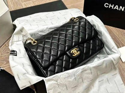 CHANEL

 NEW CAME 

HIGH QUALITY  

WITH  BOX  

150 DHS…🇦🇪🇦🇪
Zain295
♥️♥️♥️