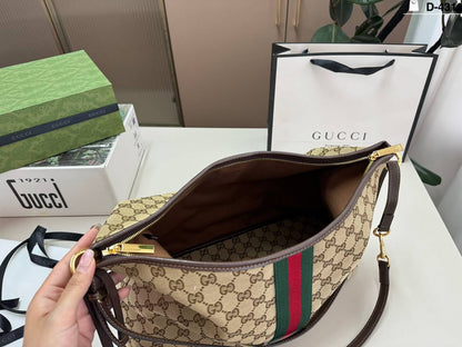 GUCCI COPY ONE  NEW CAME WITH BOX 
220 dhs🇦🇪🇦🇪

Zain295
♥️♥️♥️