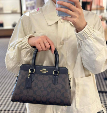 COACH 
NEW CAME 

GOOD QUALITY  

95 dhs🪙🖤

Zain39
♥️♥️♥️
