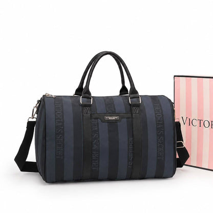 Victoria's Secret 

travelling bag 

new came  
good quality 
95 dhs🇦🇪🇦🇪

45cm

Zain295
♥️♥️♥️