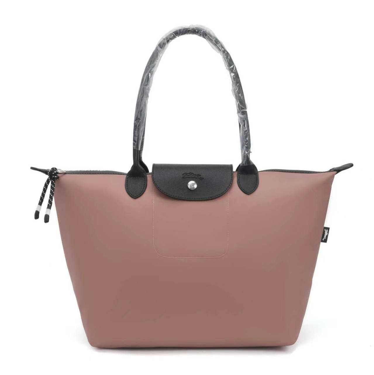 NEW CAME 
LONG CHAMP BAG
GOOD QUALITY 
60 dhs🇦🇪🇦🇪
SIZE :- *48*19*30cm

Zain40
♥️♥️♥️