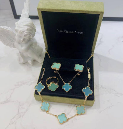 VCA SET ❤️‍🔥*
Necklace ✨
Earring 🍁
Bracelet 🦋
Ring free size 💍
Master quality 💯
With normal boxes 📦 
50 dhs❣️
With master box 🗃️ 
75 dhs❣️

Zain216
♥️♥️♥️