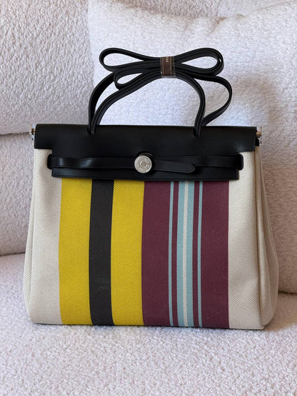 Hermes Herbag 31cm💕master quality😍with box❤️
🎁🎁🎁

380 dhs🪙💚

Zain52
♥️♥️♥️