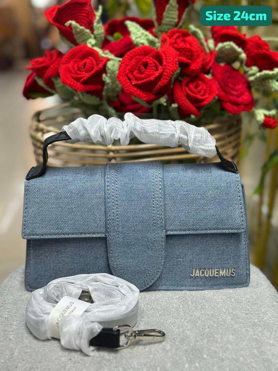 Jacquemus

Good quality 

with box 🎁🎁🎁

100 dhs🇦🇪

Zain186
♥️♥️♥️