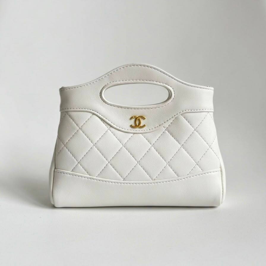 Chanel
High quality
With box 
100 dhs🇦🇪🇦🇪

Zain136
♥️♥️♥️