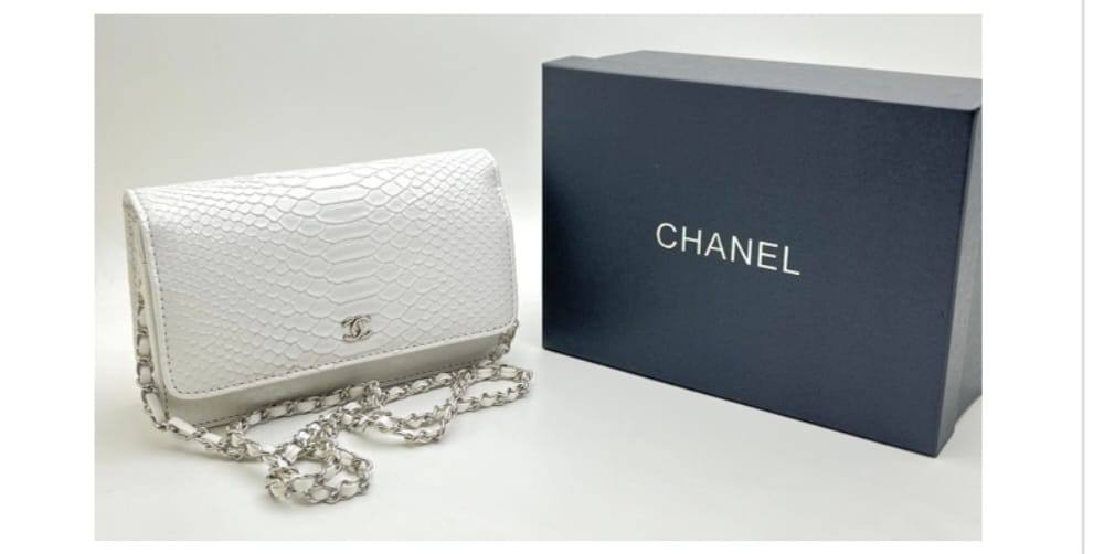 Chanel
withbox 
🎁🎁🎁

90 dhs🪙💕

Zain143
♥️♥️♥️