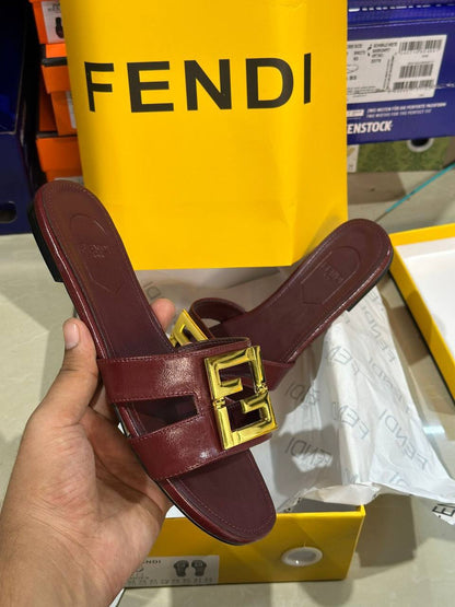 Fendi 

Size 36 to 41

90 dhs✅

Zain146
♥️♥️♥️