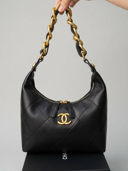 Chanel

High quality 

With box 
105 dhs🇦🇪🇦🇪

Zain50
♥️♥️♥️