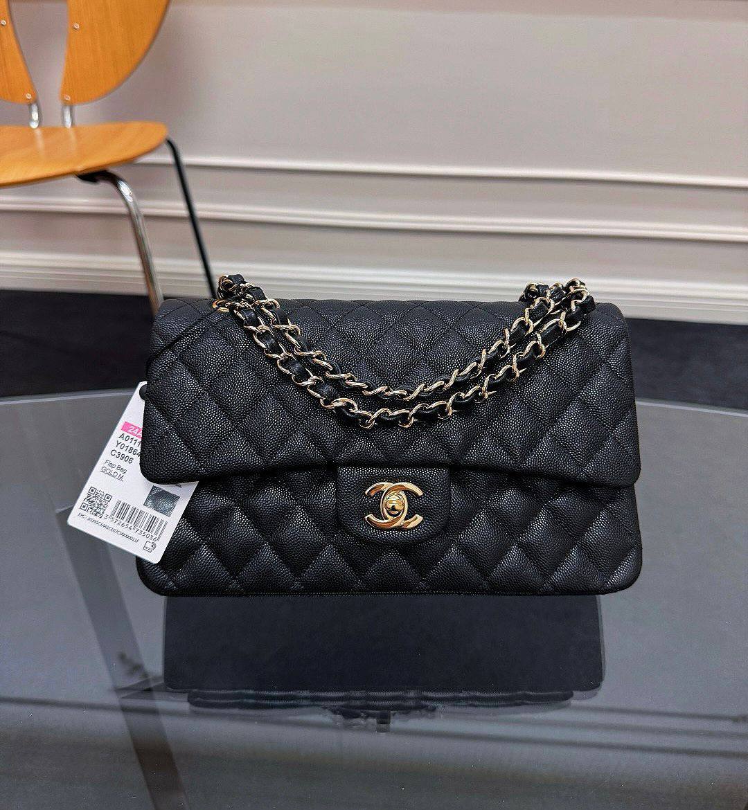 CHANEL 
NEW CAME GOOD QUALITY 
WITH BOX 
🎁🎁🎁

120 dhs👑
Size:25cm

Zain279
♥️♥️♥️
