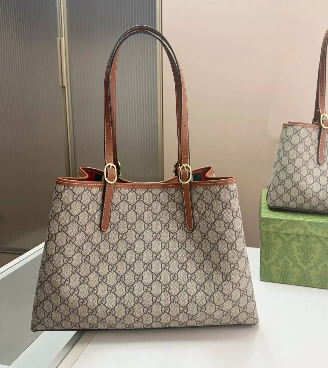 GUCCI 
GOOD QUALITY 
120 dhs✅

Zain295
♥️♥️♥️