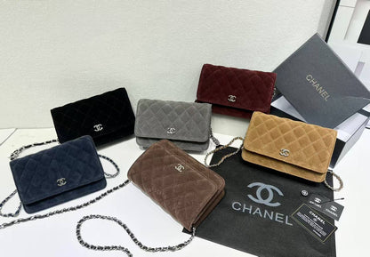 Chanel

withbox 
🎁🎁🎁

100 dhs🪙💕
good quality

Zain143
♥️♥️♥️