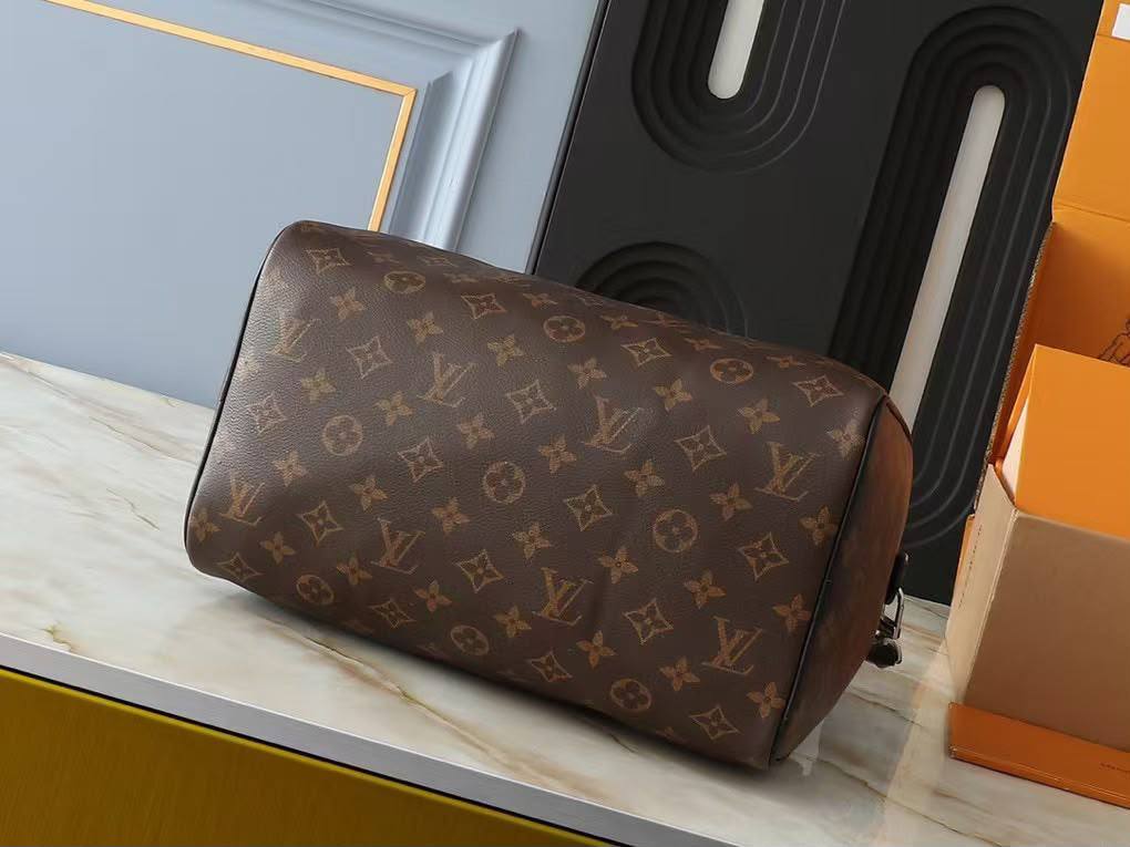 LV

COPY ONE 
NEW DESIGN 
265 dhs🇦🇪🇦🇪

Zain39
♥️♥️♥️