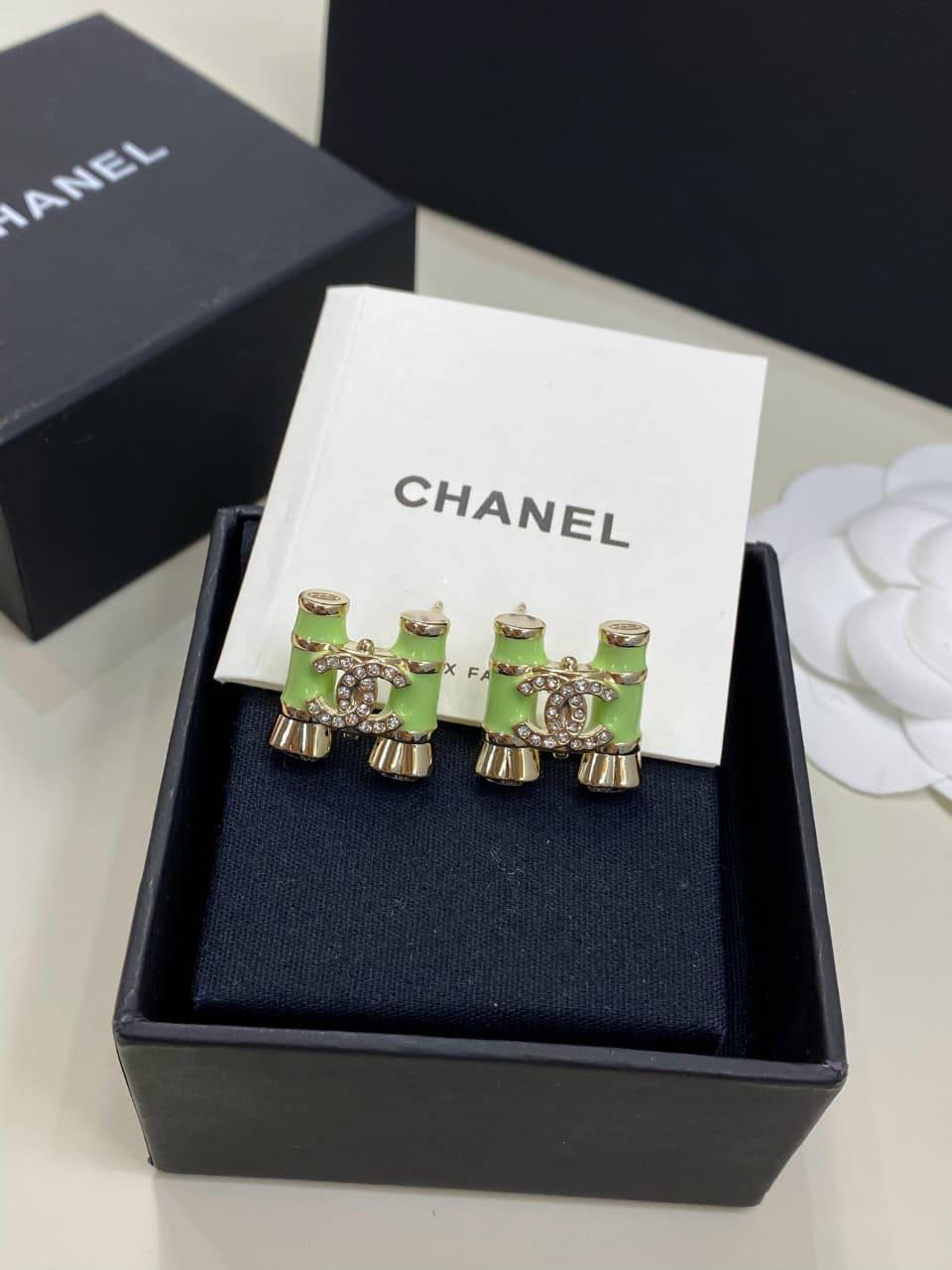 CHANEL MASTER
EARRING💫✨
65 DHS🇦🇪🇦🇪
WITH BOX AND PAPER BAG🛍️🎁

Zain89
♥️♥️♥️