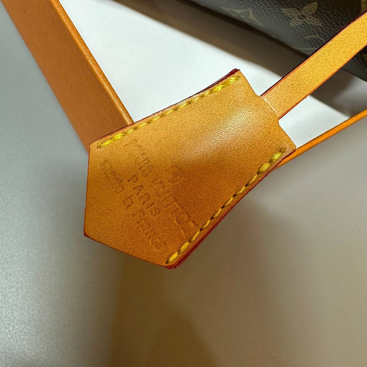 LV SPEEDY 
SMALL SIZE 
 GOOD QUALITY
 WITH BOX 
🎁🎁🎁

85 dhs✅

Zain295
♥️♥️♥️