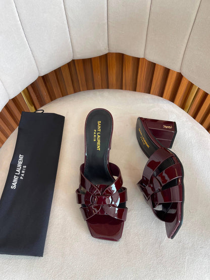 YSL
Master quality 
Size: 36 to 41
450 dhs✅

Zain318
♥️♥️♥️
