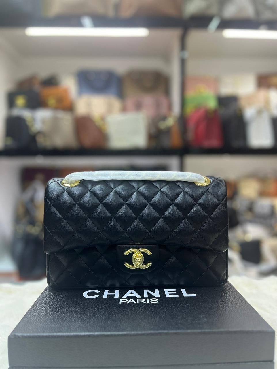 Chanel
Good Quality 

With Box 
🎁🎁🎁

105 dhs🪙🌨️

Zain250
♥️♥️♥️