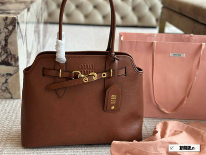 Miu Miu
Master ++++
For Price 👇 WTSP Text Zain 0568585901

Zain192
♥️♥️♥️