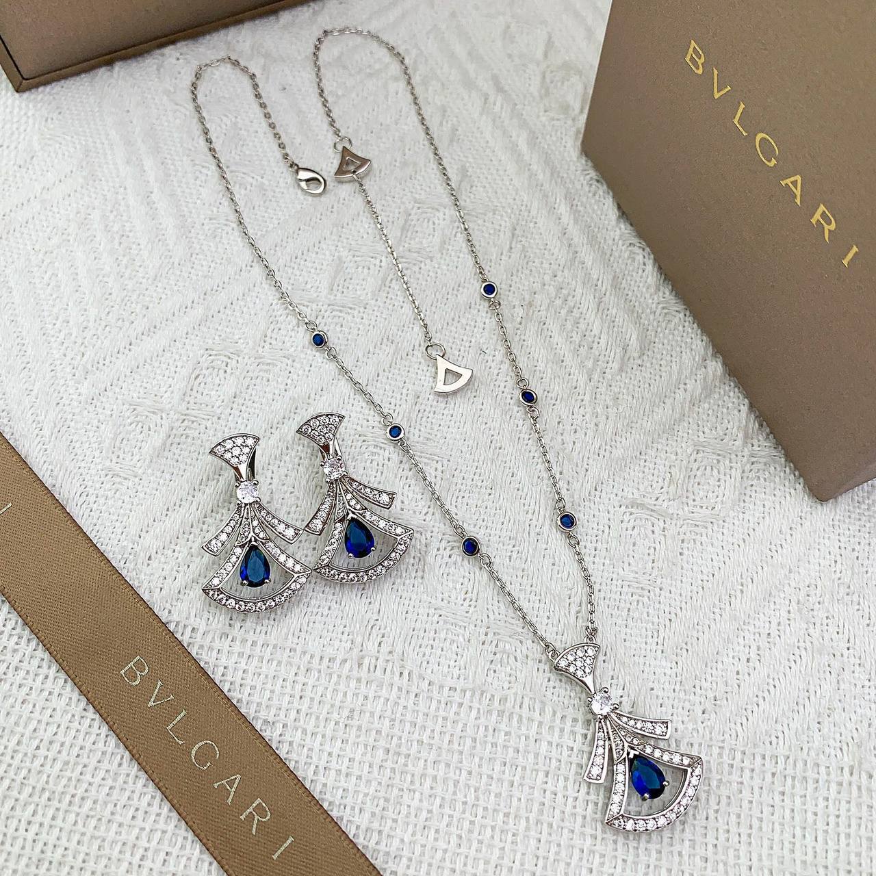BVLGARI SET 
MASTER NECKLACE EARRINGS
160 DHS💛
WITH BOX AND PAPER BAG

Zain89
♥️♥️♥️