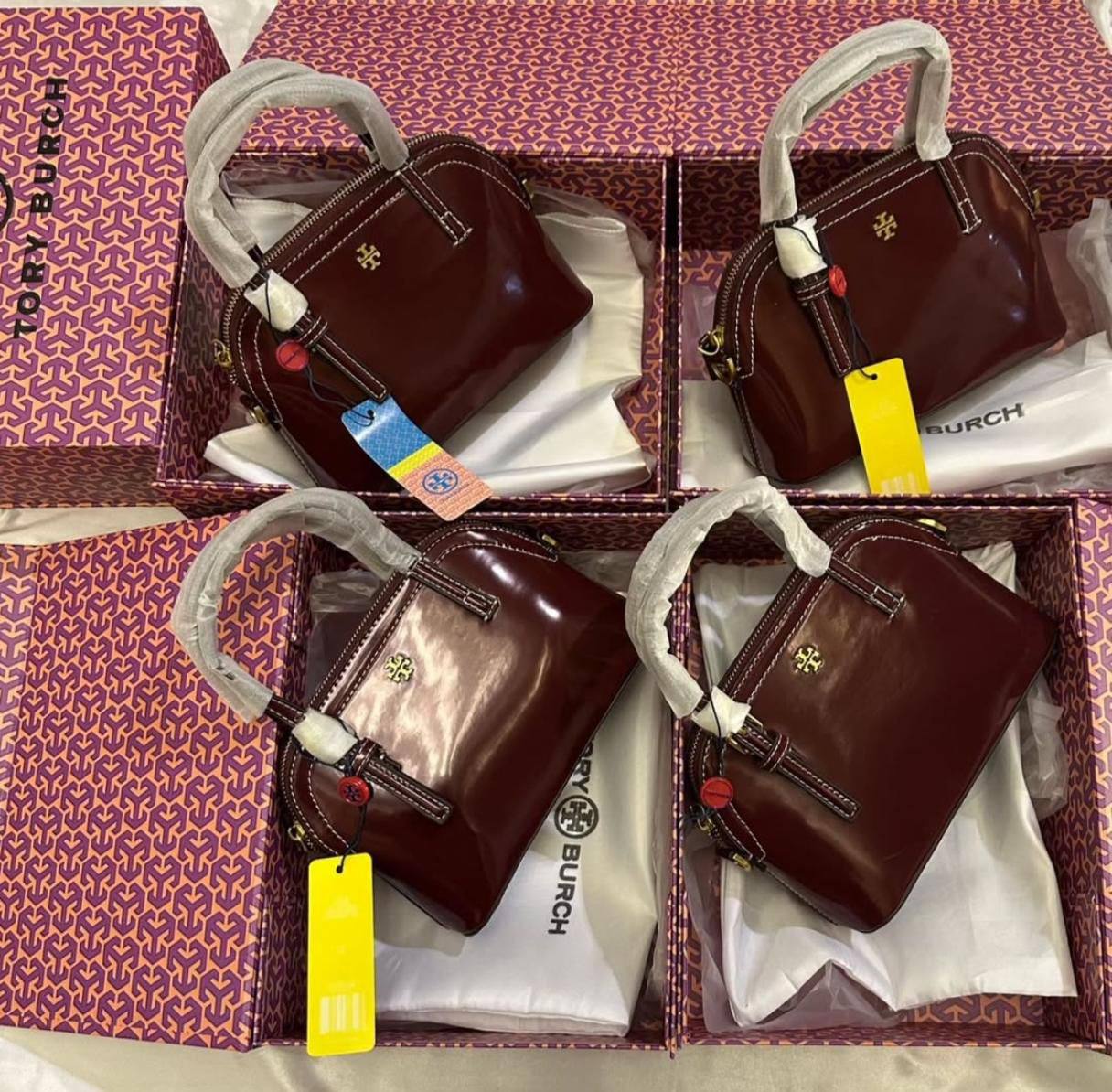 Tory Burch

90 dhs✅

with box
🎁🎁🎁

Zain07
♥️♥️♥️