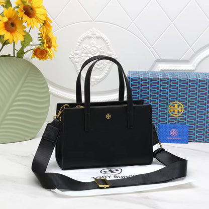 TORY BURCH
Best quality WITH BOX
110 dhs✅
size 24CM

Zain290
♥️♥️♥️